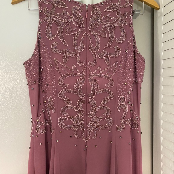 Dresses - Picture 2 of 5